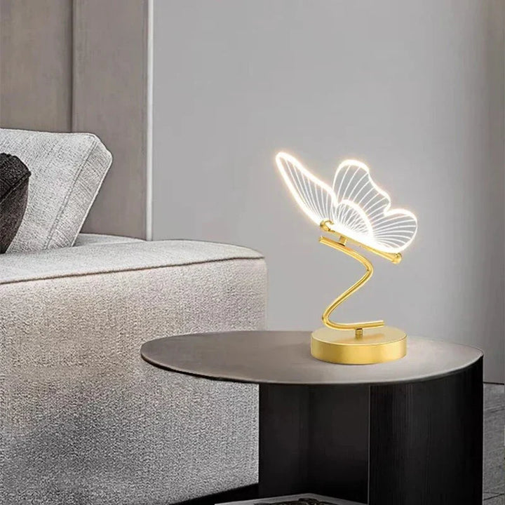 Stijlvolle vlinder LED tafellamp, energiezuinig sfeerlicht. Decoratieve verlichting voor modern interieur.