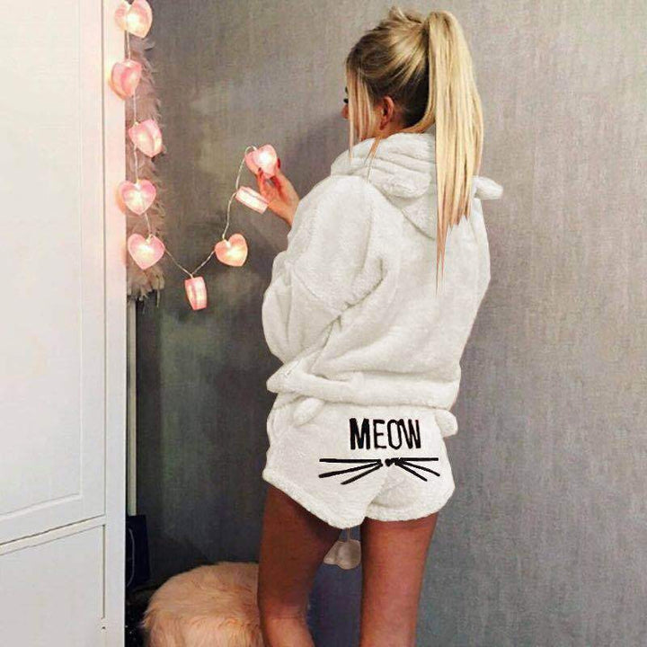 Voelt heerlijk aan: dames fleece pyjamaset met capuchon; comfortabel en warm voor thuisgebruik.