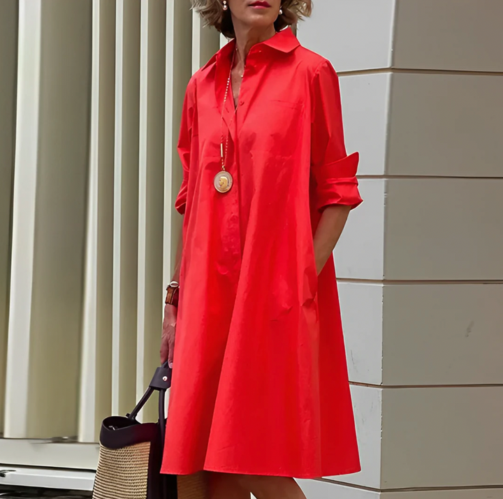 Elegante dames blousejurk met knoopsluiting, perfect voor een stijlvolle en veelzijdige outfit. Tijdloos design.