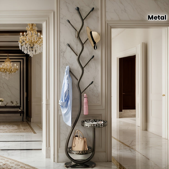 Stijlvolle BranchLine design kapstok van zwart metaal. Staand model, perfect voor modern interieur en slim opbergen.