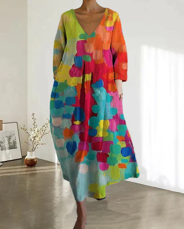 Elegante dames jurk met V-hals en kleurrijke print. Geschikt als lentejurk, zomerjurk en voor plus size.