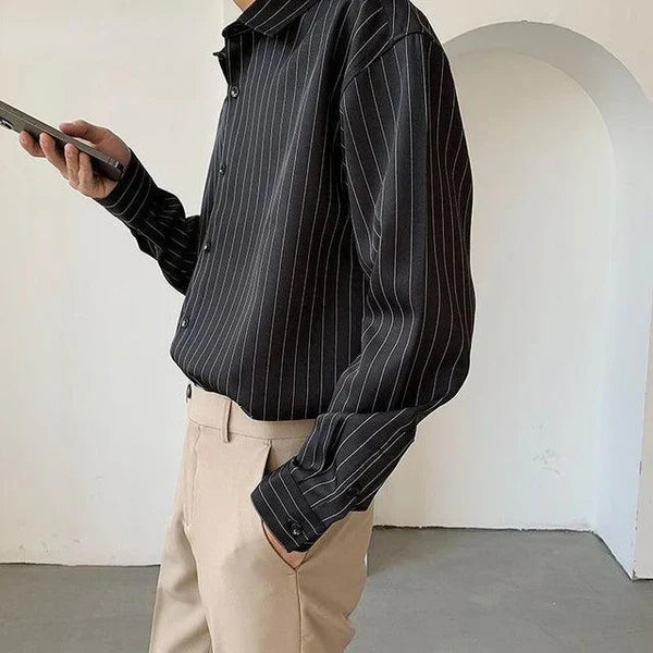 Modern heren overhemd met lange mouwen in effen kleur, ideaal voor een stijlvolle zakelijke of casual outfit.