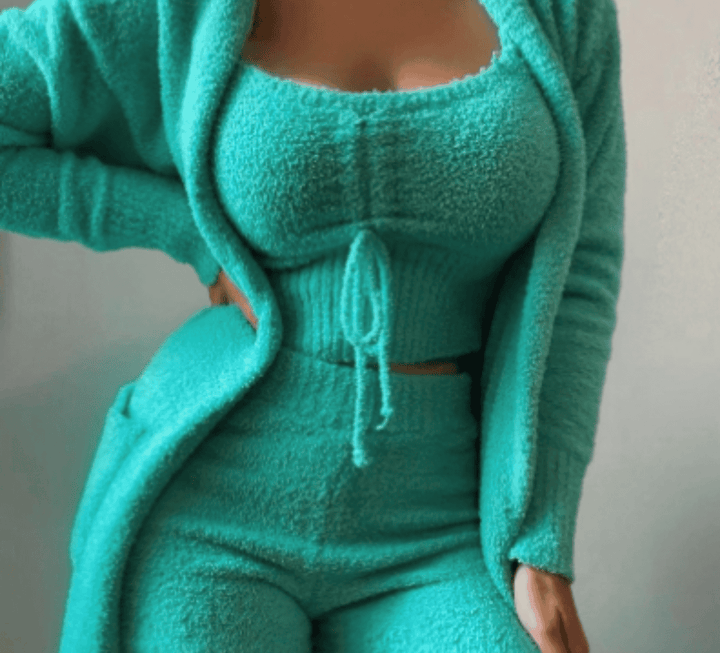 Comfortabele en warme 3-delige dameskleding set Ariana, perfect voor loungewear, thuiswerken en winterdagen.