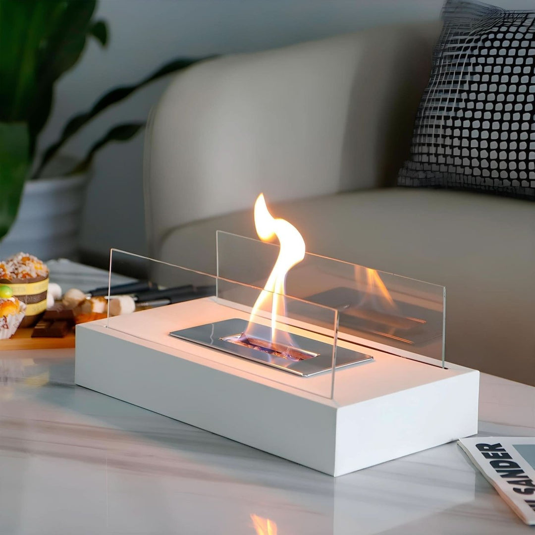 Compacte FlameGlow draagbare sfeerhaard met bio-ethanol vlammen; ideaal voor balkon of woonkamer.