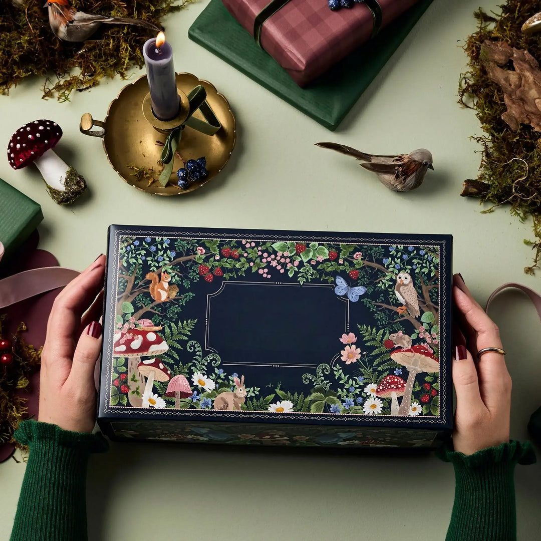 Creatieve adventskalender met 24 verrassende kantoorartikelen. Perfect kerstcadeau voor journaling & schrijven.