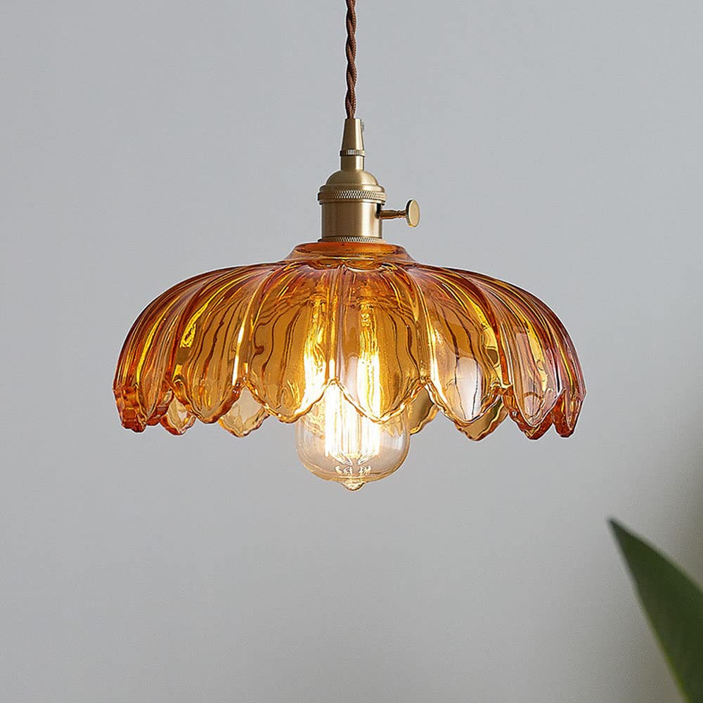 Decoratieve plafondlamp, bellen design met amberkleurige bellen voor de eetkamer.