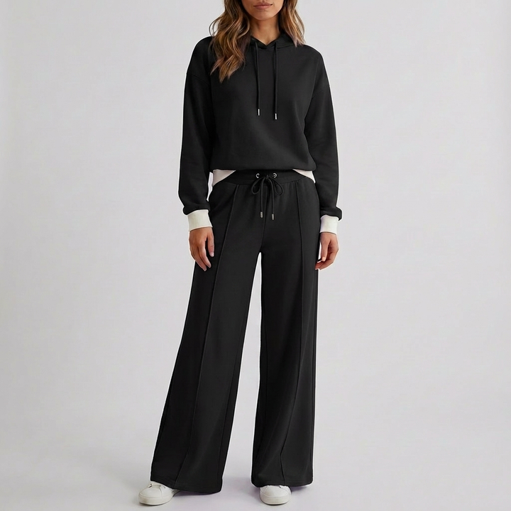 Comfortabele dames loungewear set: zachte hoodie en wijde broek, perfect voor ontspanning thuis of casual dagen.