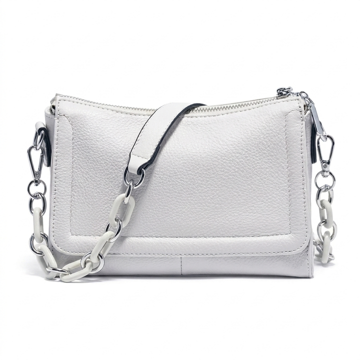 Dames witte leren schoudertas, elegant en modieus, met verfijnde afwerking, ideaal voor elke outfit.