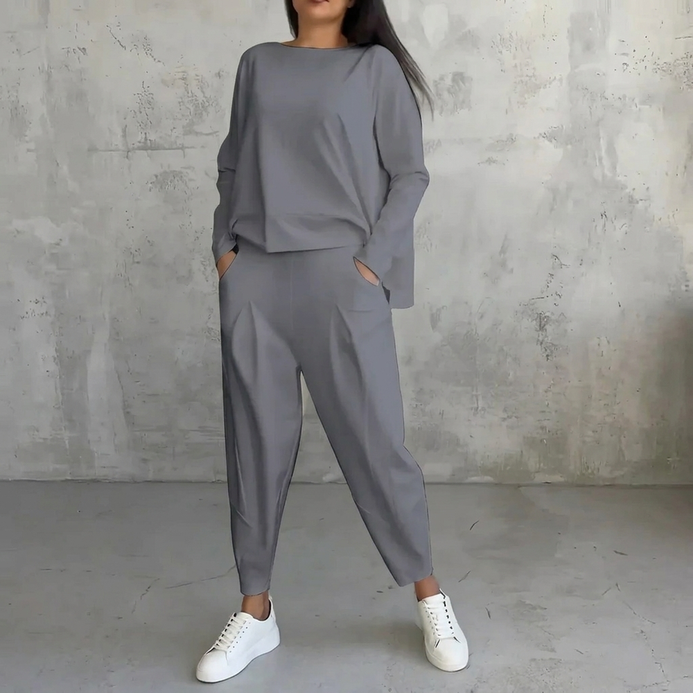 Modieuze tweedelige dames loungeset, perfect als huispak of casual kleding, veelzijdig en comfortabel.