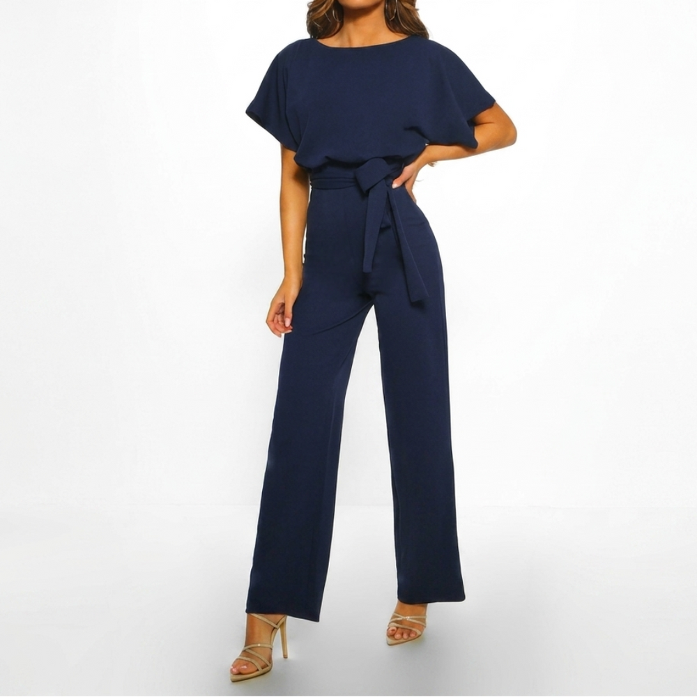 Veelzijdige damesjumpsuit CJ26 met rechte pijpen, perfect voor zomerse dagen of een elegante outfit.
