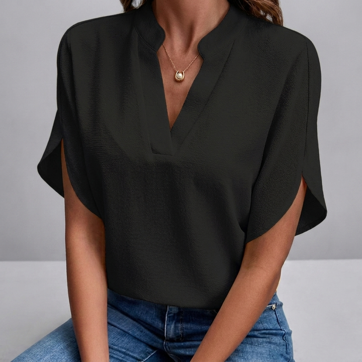 Lichtgewicht effen damesblouse met V-hals en korte mouwen, veelzijdig voor elke zomeroutfit.