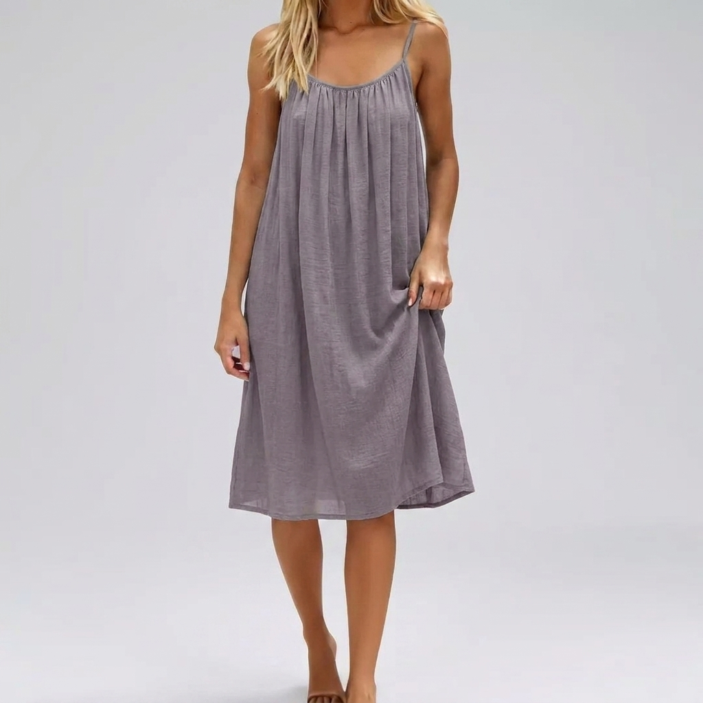 Moderne openrug zomerjurk met spaghettibandjes, een elegante en vrouwelijke toevoeging aan je garderobe.