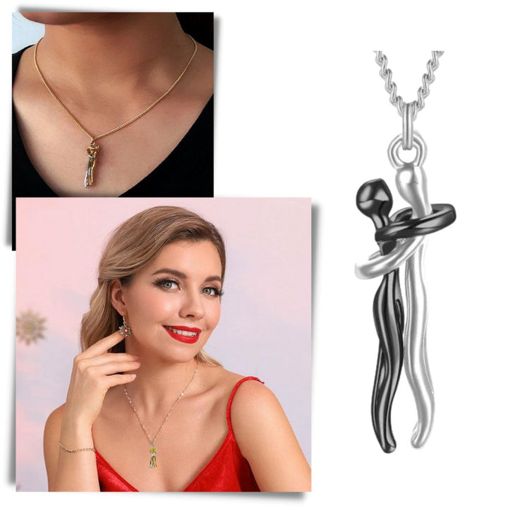 Zilveren HugNecklace, een liefdesketting voor koppels, als symbool van verbondenheid en affectie.