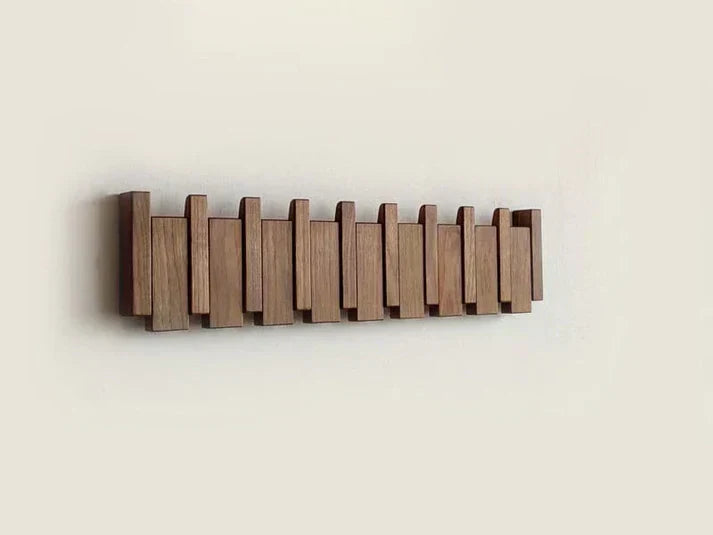Functionele design wandkapstok van duurzaam hout met muzikaal design, voor opbergen in de hal.