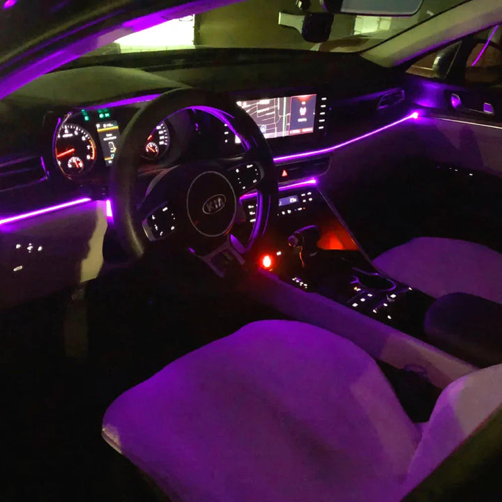 Flexibele RGB interieurverlichting voor auto, GlowLine LED strip. Eenvoudige installatie voor autodecoratie.