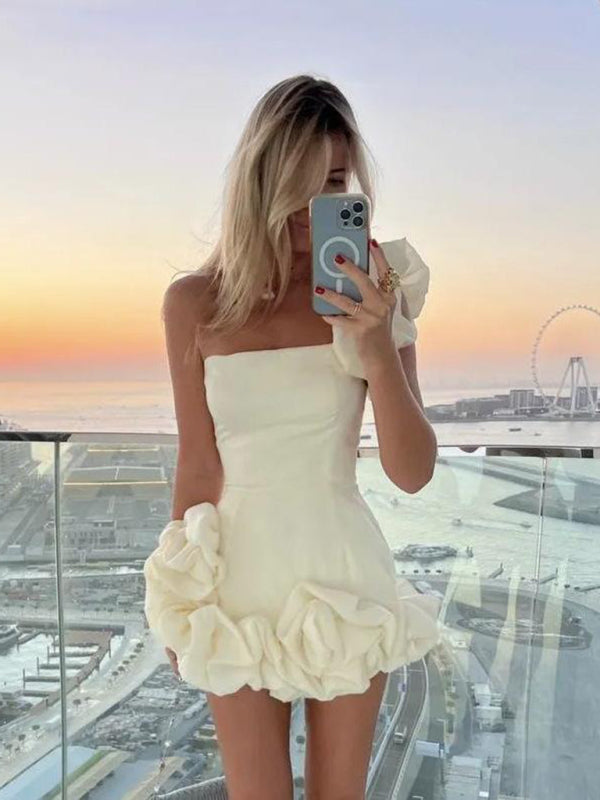 Elegante witte asymmetrische één-schouder damesjurk 'Evelyn' voor stijlvolle feestjes en comfortabel dragen.