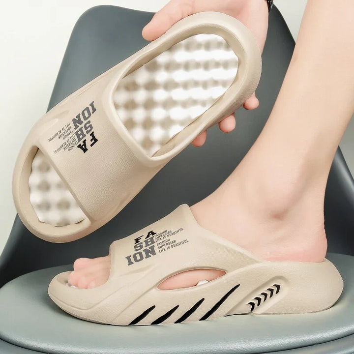 Quentin herenslippers: lichtgewicht, comfortabel en modern, ideaal voor de zomer en herenmode.