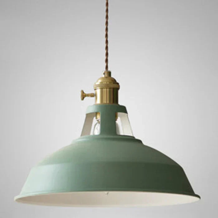 Metalen retro hanglamp, industrieel design. Ideale plafondlamp voor functionele en sfeervolle eetkamer verlichting.
