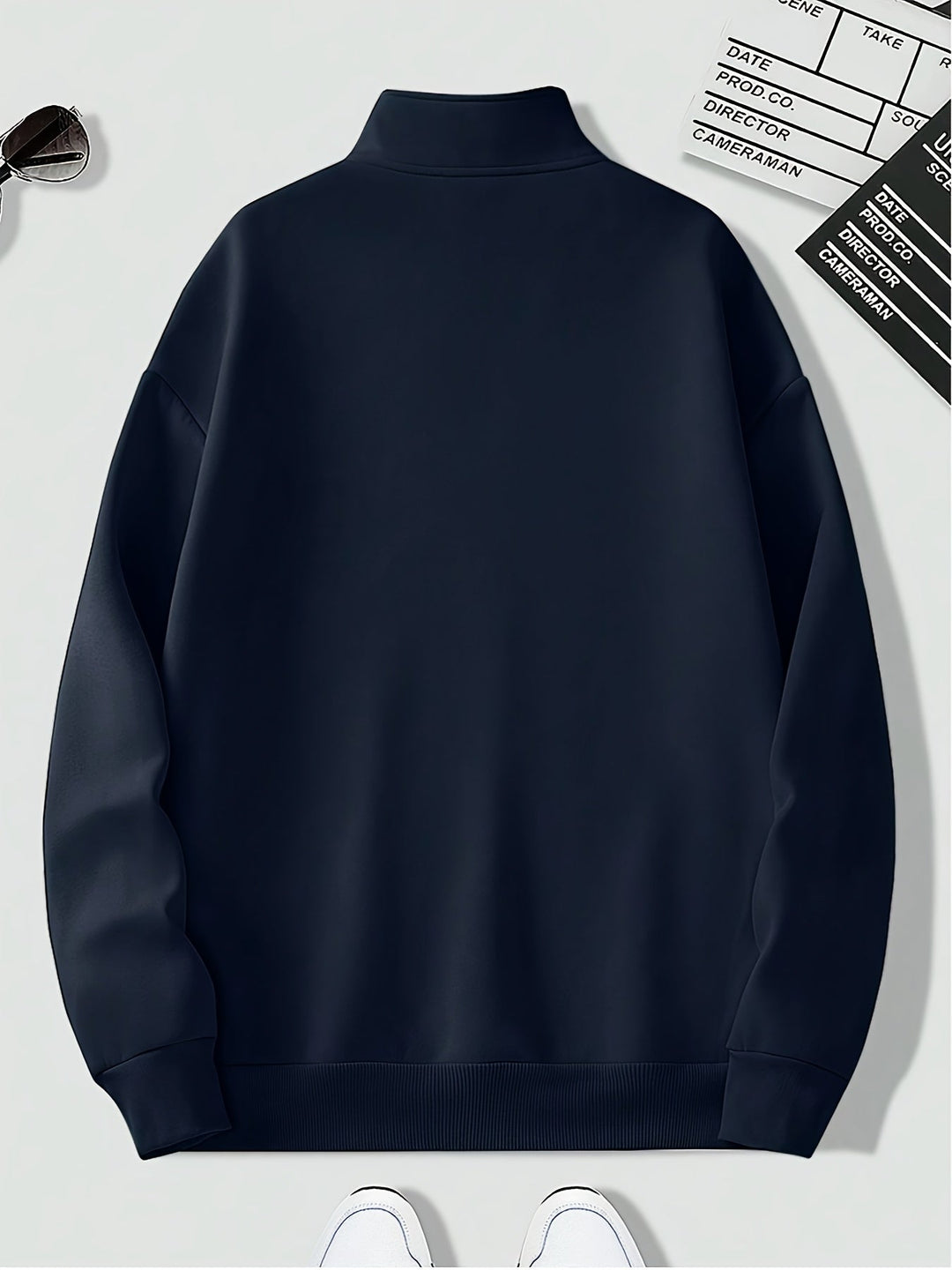 Casual heren sweatshirt in marineblauw, met kwart-rits. Tijdloos design voor een stijlvolle lente-outfit.