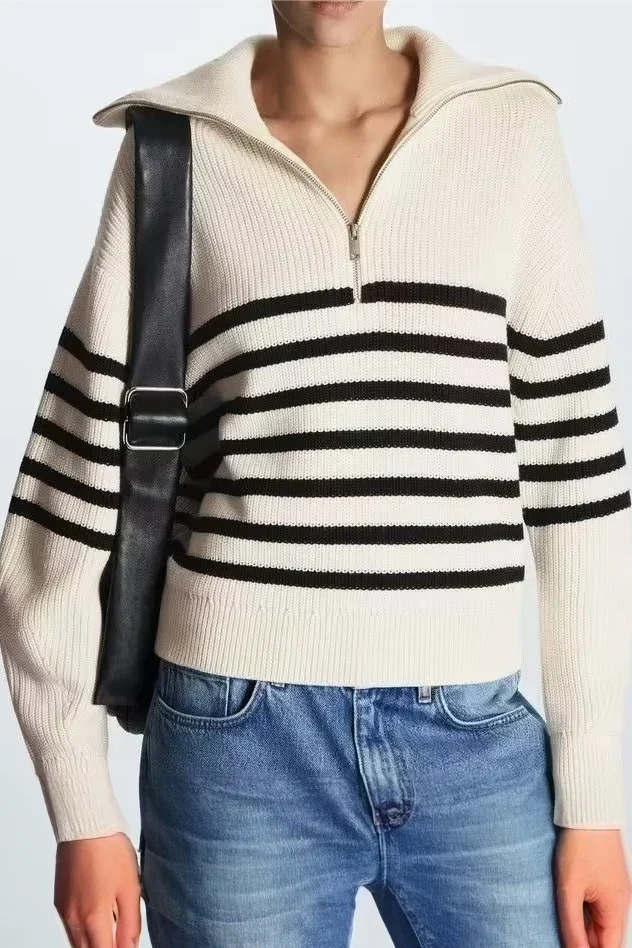 Stijlvolle gebreide dames pullover met hoge kraag en trendy halve rits. Ideaal voor casual chic.