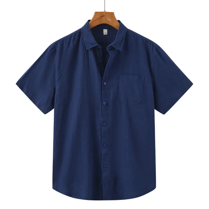 Beige linnen heren zomershirt met korte mouwen. Relaxte pasvorm, perfect voor een elegante zomer.