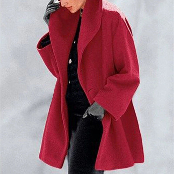 Wollen dames winterjas Mila met elegante brede kraag. Stijlvolle en warme mantel voor modebewuste vrouwen.