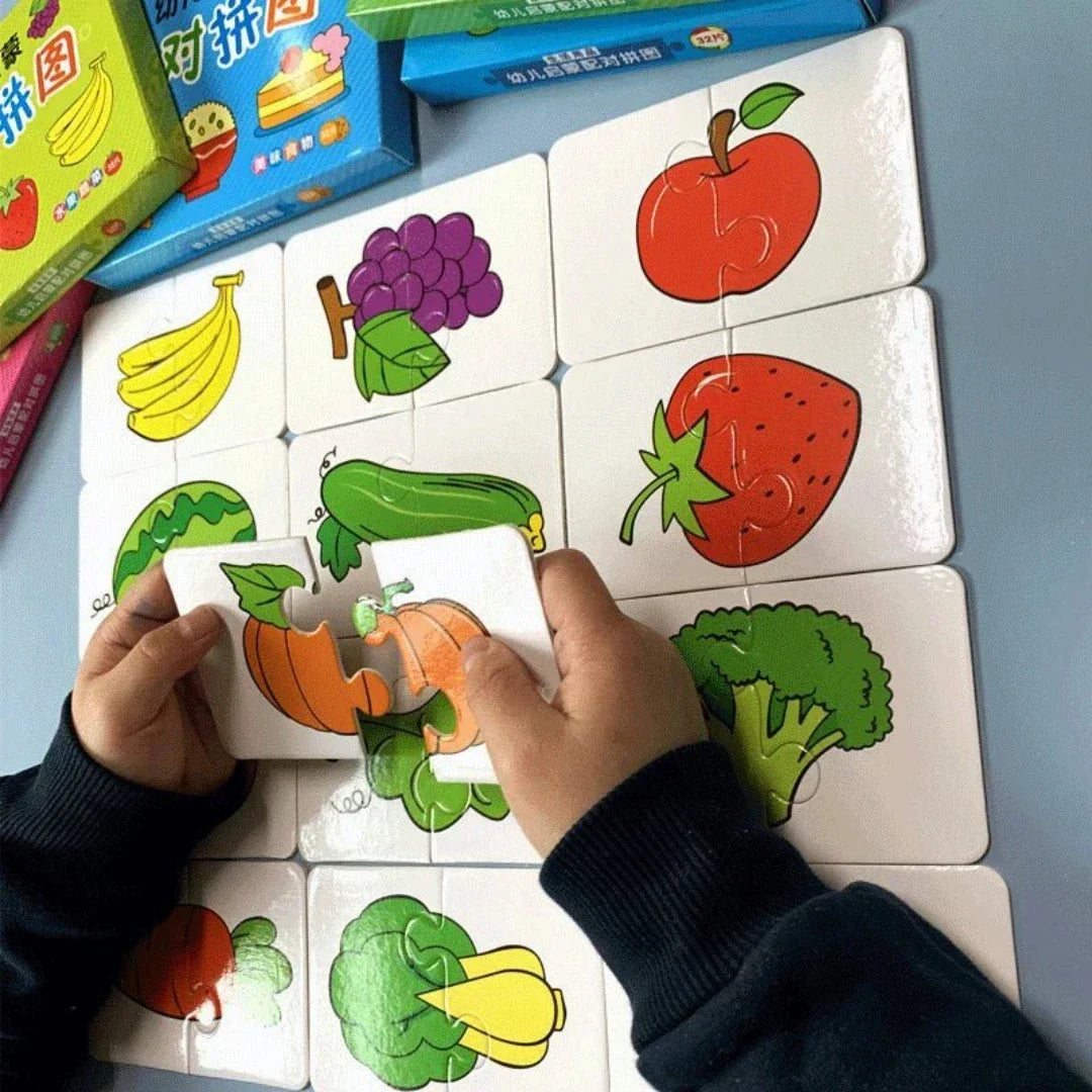 Kinderen spelen educatief geheugenspel, verbetert focus en cognitieve vaardigheden speels.