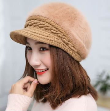 Dames winterhoed met klep, stijlvol accessoire voor buiten. Houdt je warm en trendy.