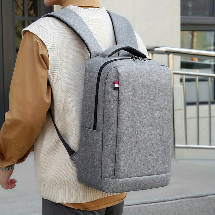 Blauwe unisex schoolrugzak met laptopcompartiment. Geschikt voor studie, boeken en persoonlijke accessoires.