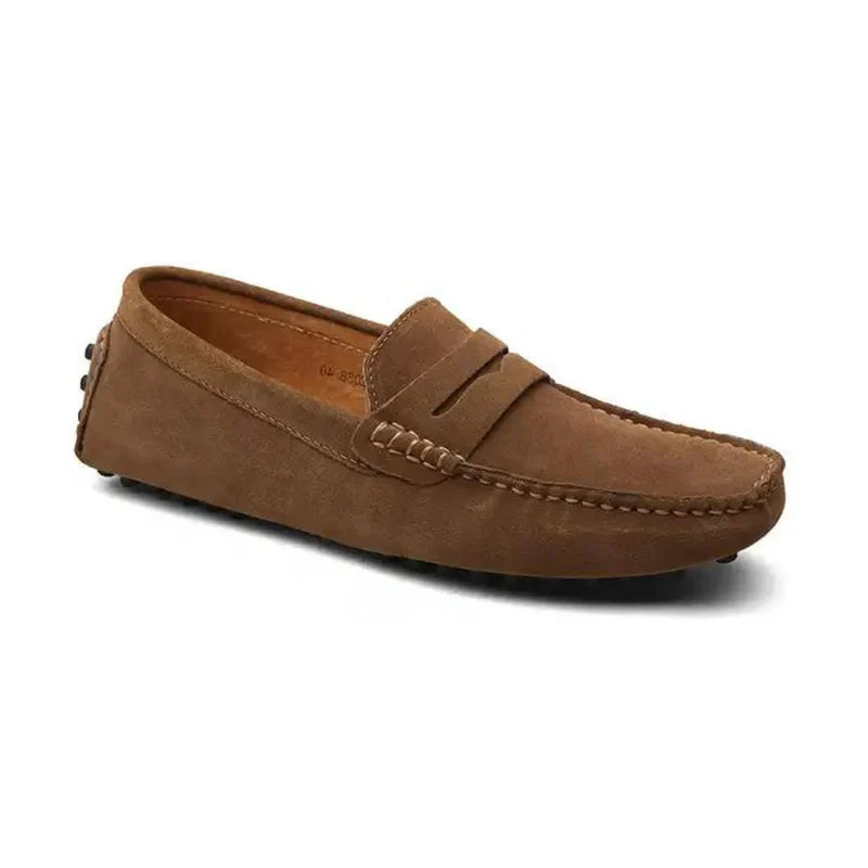 Nette, doch casual heren suède instappers. Veelzijdige driver loafers voor elke lente/zomer gelegenheid.