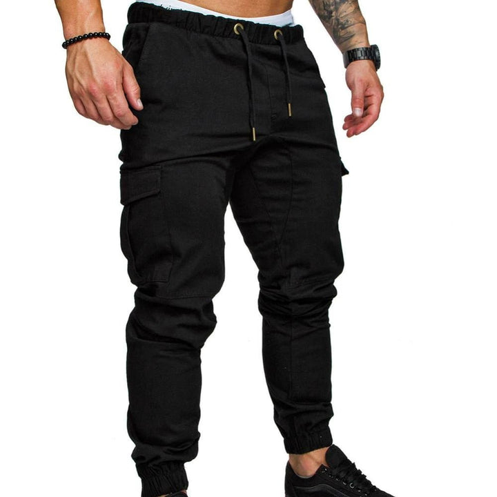 Gevouwen heren cargo broek met elastiek. Zachte, comfortabele broek, een must-have voor casual herenmode.