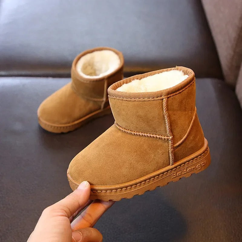Gemakkelijk aan te trekken Boston Mini winterlaarsjes, bieden warmte en comfort voor kleintjes.