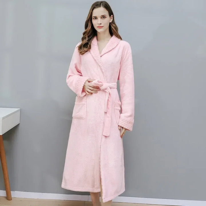 Zachte fleece damesbadjas voor ultiem comfort en ontspanning thuis. Perfect als warme loungewear.