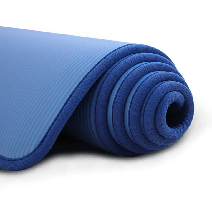 Zachte, dikke sportmat van 10mm met antislip oppervlak voor comfortabele training en stabiliteit. Perfect voor thuis.