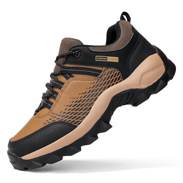 Comfortabele leren herensneakers in zwart, geschikt voor alle seizoenen, met een tijdloze stijl.