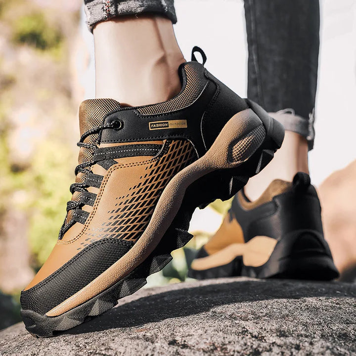 Bruine leren herensneakers voor mannen, comfortabel en stijlvol, ideaal voor zakelijke en casual outfits.