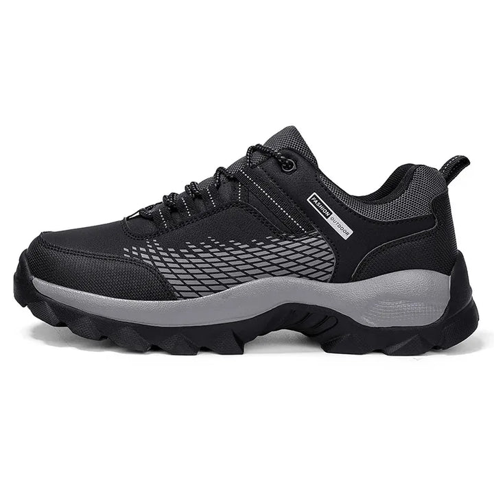 Duurzame zwarte leren herensneakers, bieden ultiem comfort en een moderne, stijlvolle look.