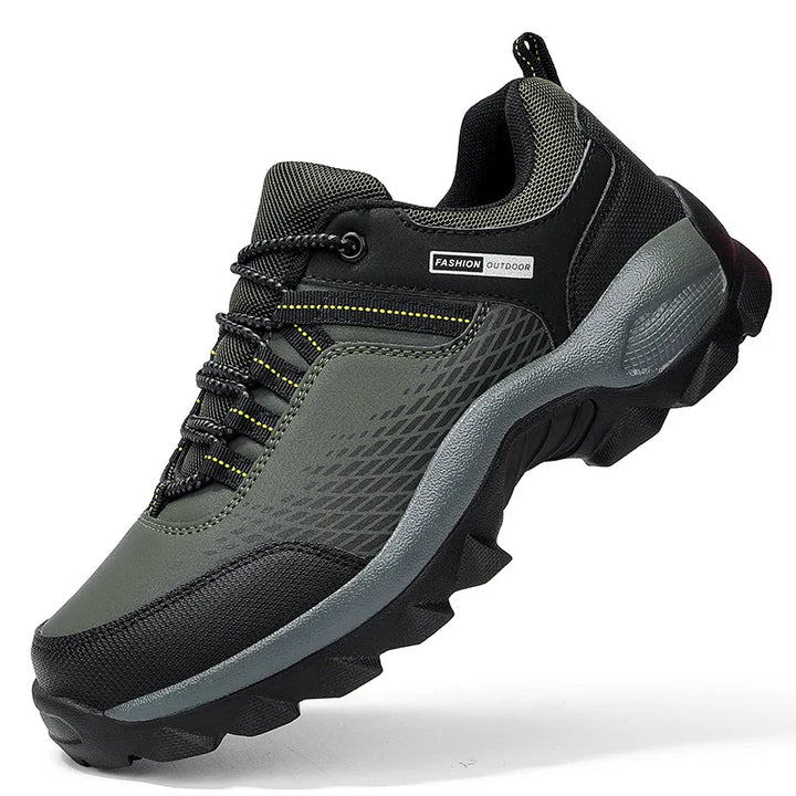 Stijlvolle lederen herensneakers in legergroen, comfortabel en duurzaam voor een actieve levensstijl.