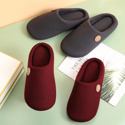 Stijlvolle dames traagschuim binnenslippers. Comfortabel en ondersteunend voor ontspannen momenten thuis.