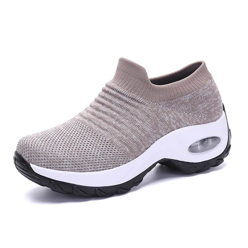 Sportieve slip-on dames sneakers, ademend ontwerp voor actieve vrouwen.