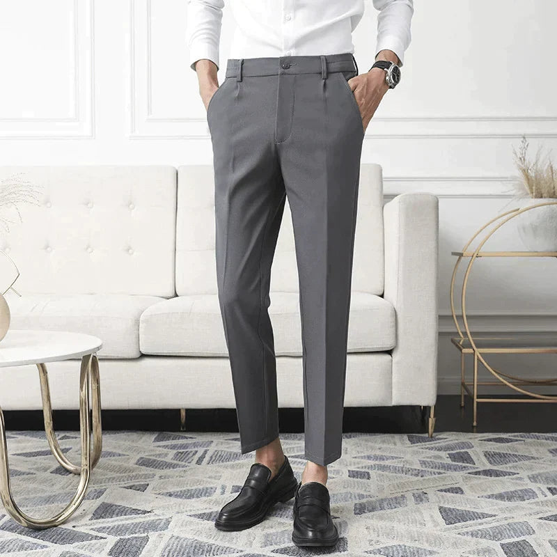 Allround heren stretch pantalon van katoen-polyester, biedt optimaal comfort en bewegingsvrijheid voor elke man.