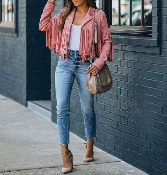 Comfortabele en stijlvolle suède franje damesjas, een trendy herfst/winter must-have voor elke vrouw.