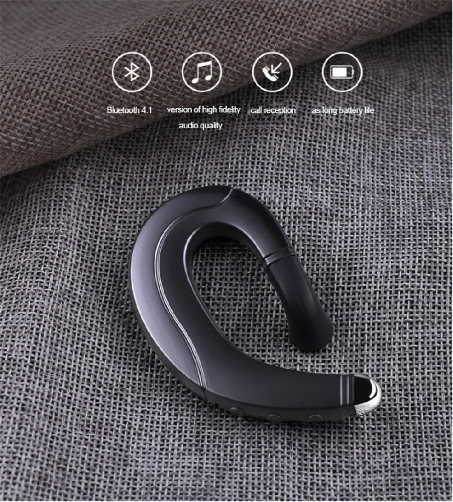 Vrouw fietst veilig met AeroVibe draadloze bone conduction headset, geniet van comfortabele muziek en bellen.