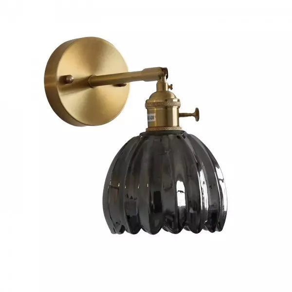 Sfeervolle retro wandlamp, tulpvormig glas met metalen arm, een blikvanger.