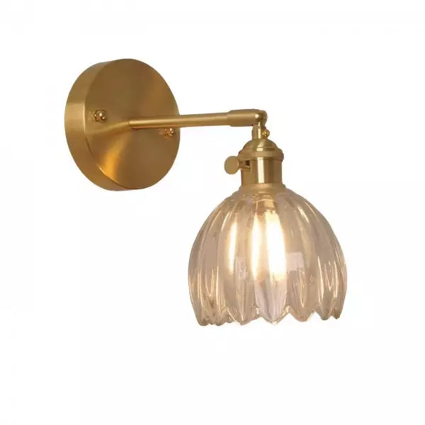 Retro-geïnspireerde tulp wandlamp, glazen bloem en vintage verlichting voor thuis.