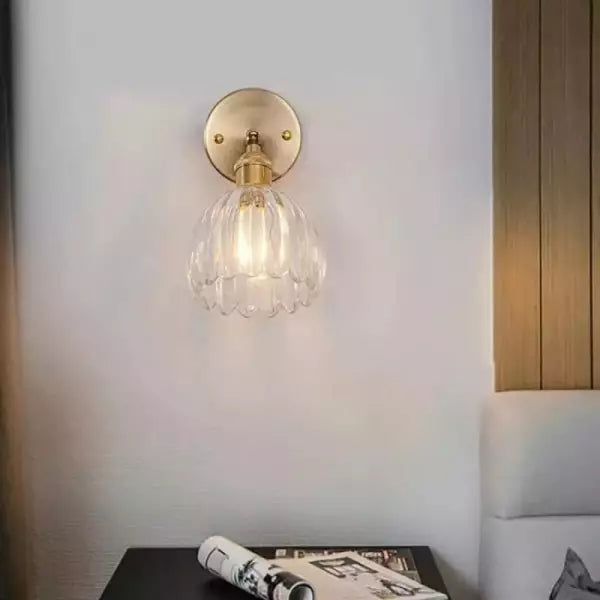 Wandlamp met glazen tulp: een retro bloem die je interieur verlicht met charme.