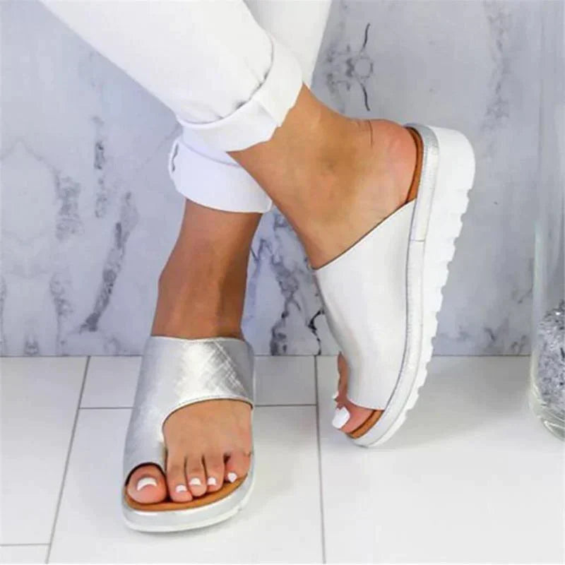 Stijlvolle modieuze dames slippers met flexibele zool, ideaal als comfort schoenen voor de zomer.
