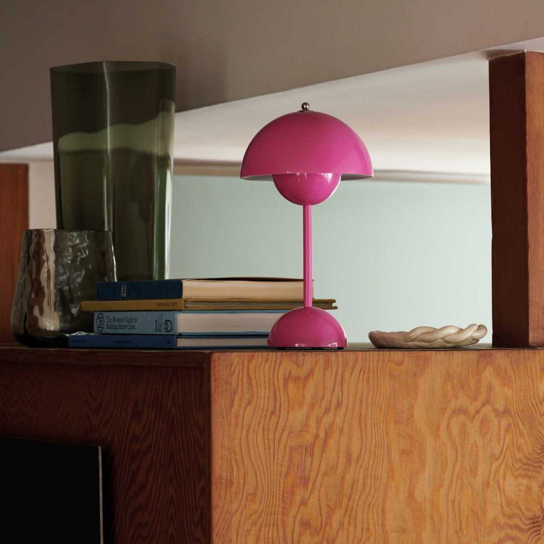 Slaapkamer MoonGlow LED tafellamp, zacht dimbaar licht voor rust en ontspanning.