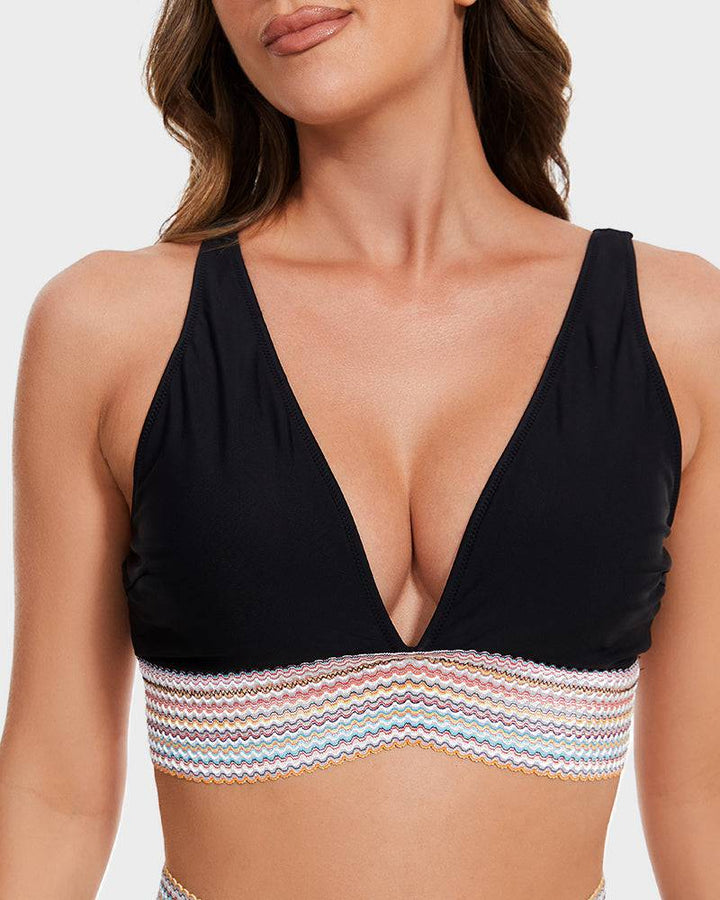 Zomerse dames badkleding: corrigerende bikini met buikcontrole en vrolijk kleurblok patroon.