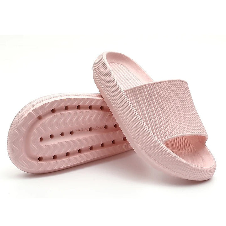 Gezellige CozyCloud huisslippers, unisex, met flexibele antislipzool voor alle vloeren.